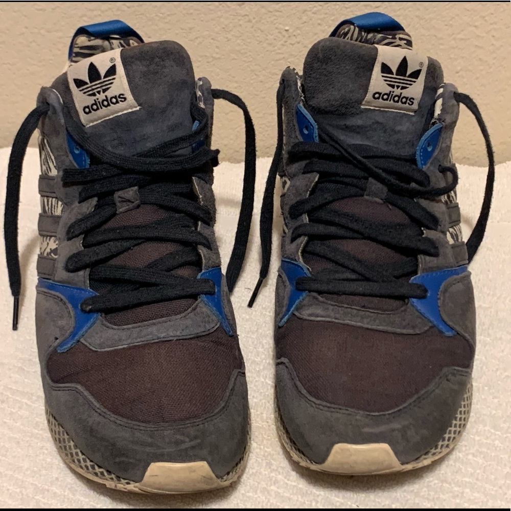 Men’s adidas sneaks